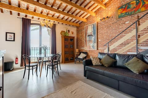 Mar Loft is 2 minutes away from the beach and train station