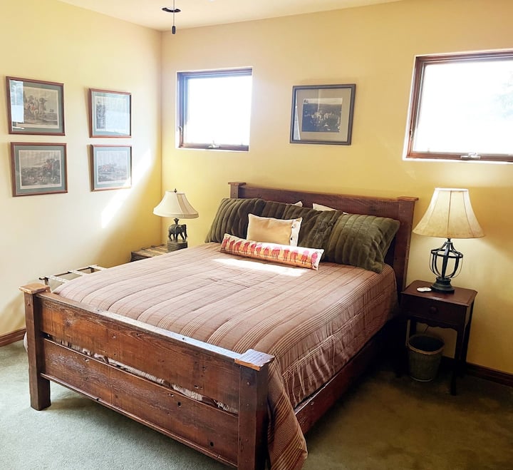 غرفة النوم 1، سرير بحجم كبير ، حمام خاص.