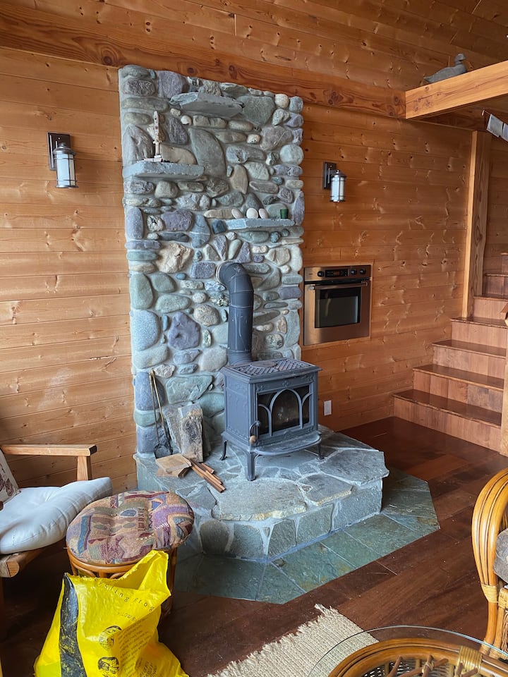 Oceanfront Cabin With Hot Tub - Vancouver Island