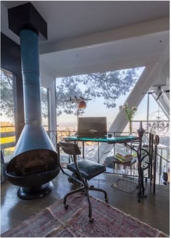 Hollywood Hills Zen Villa ~Jetliner Views, Hot Tub gallery image 4