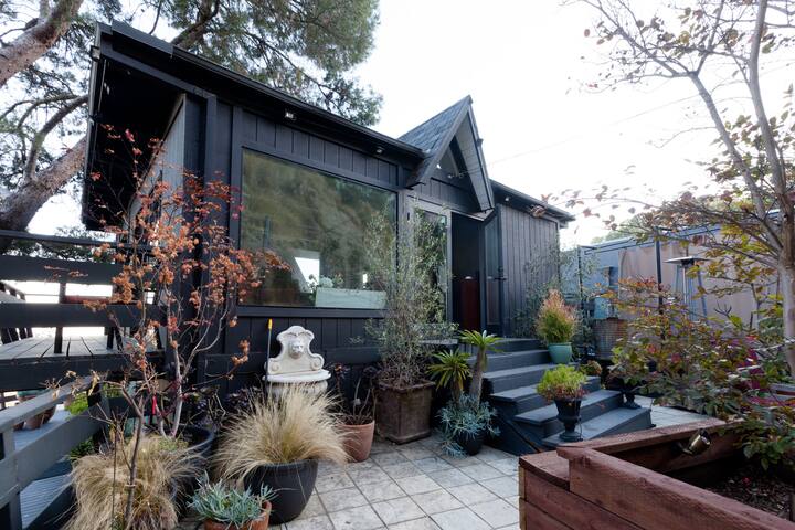 Hollywood Hills Zen Villa ~Jetliner Views, Hot Tub gallery image 5