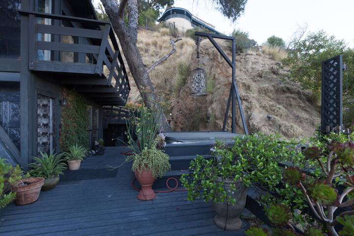 Hollywood Hills Zen Villa ~Jetliner Views, Hot Tub gallery image 3