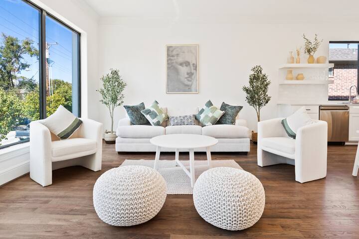 Luxury Bauhaus Home gallery image 2