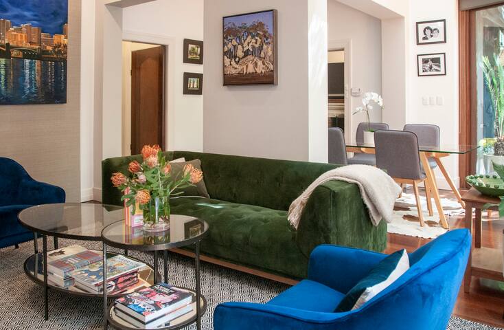 Spacious Art Deco house gallery image 4