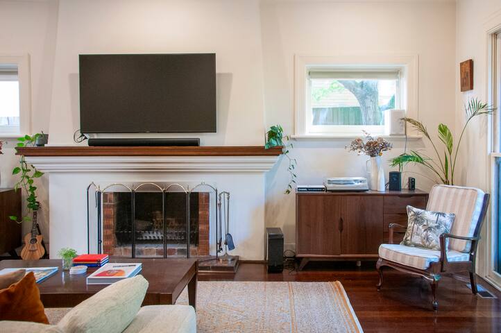 Spacious Art Deco house gallery image 3