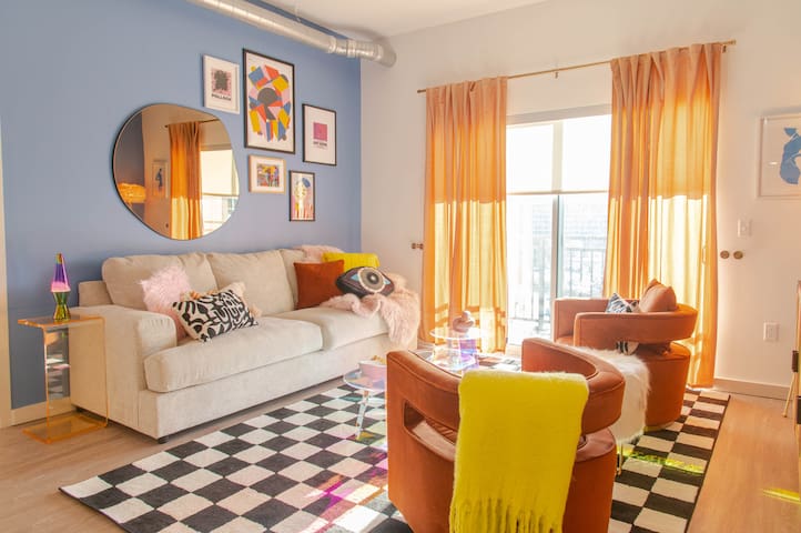 Walk To Broadway From The Downtown Disco Apt!