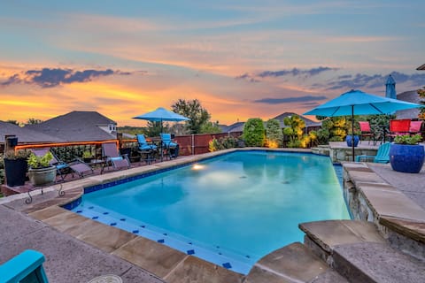Luxury 3 Bed 2.5 Bath w/ Resort Style Pool!