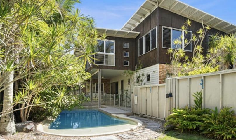 See Shanty plus pool – Teewah