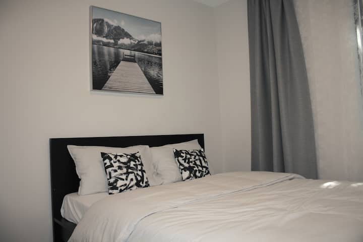 Decarie 107 close to metro 1 bedroom - 2