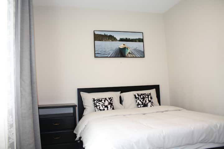 Decarie 108 1 bedroom rental in central location - 2