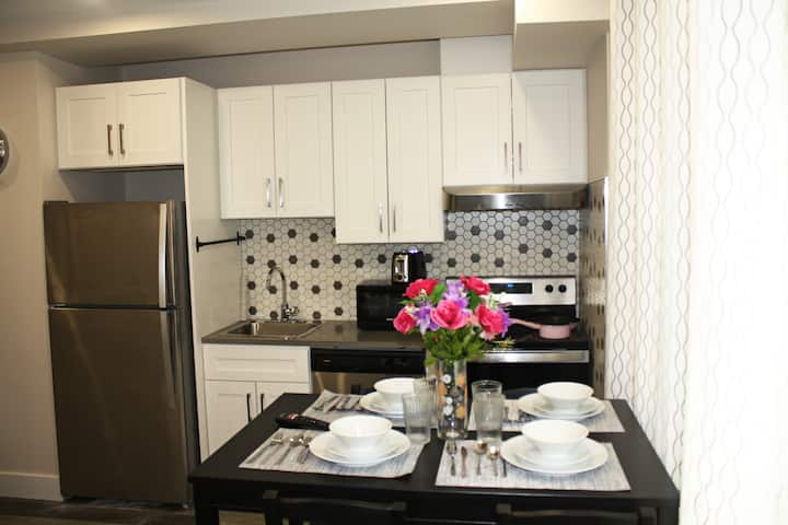 Decarie 108 1 bedroom rental in central location