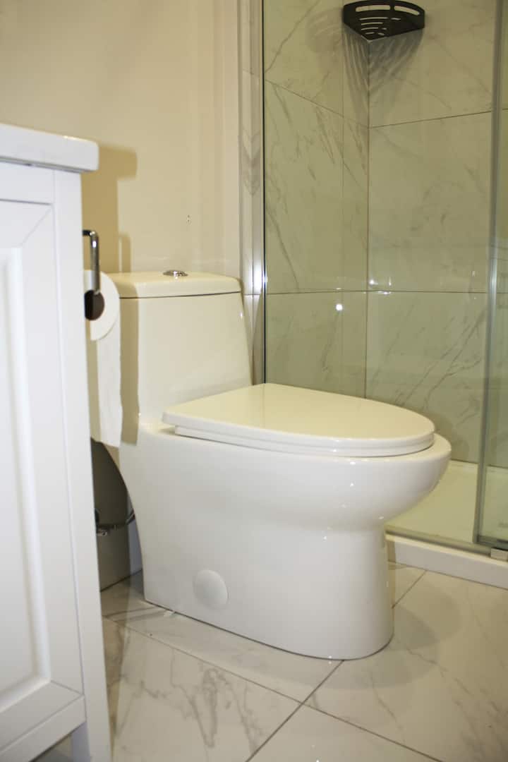 Decarie 108 1 bedroom rental in central location - 3