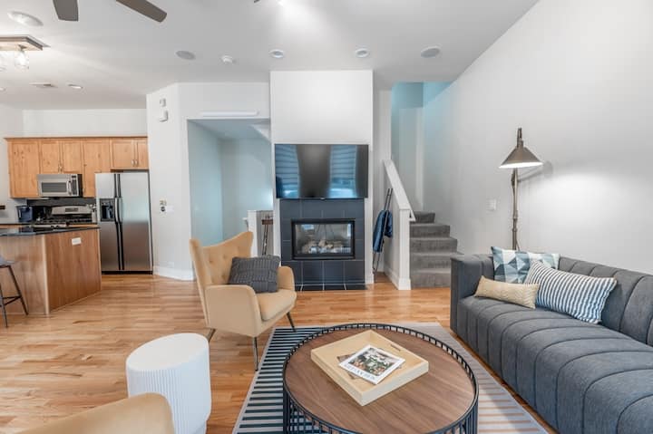 Chic Downtown/old Market Stay W/ Garage + Rooftop - Council Bluffs, IA