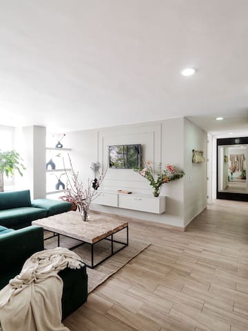 Amsterdam live gallery image 3