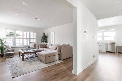 Fully Renovated Sunny California House w/ Parking