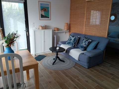 Popular Airbnb listing: Charming and warm Manava studio in Plomodiern