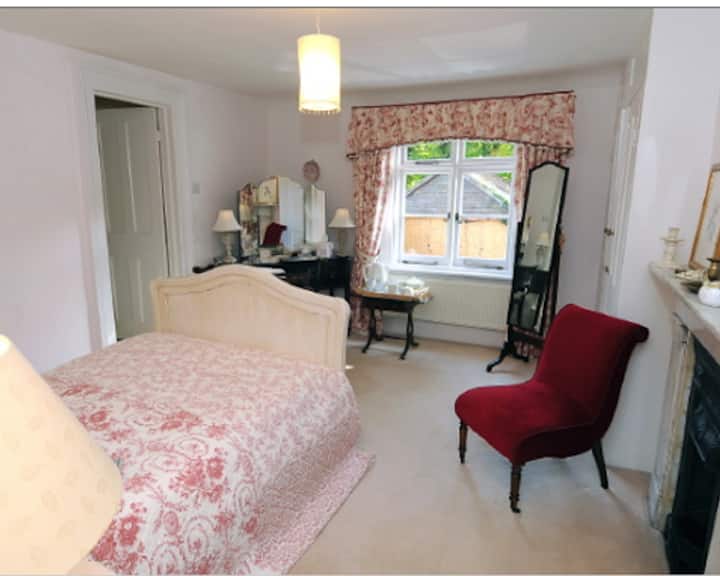 Private Room In Bed And Breakfast Outside Dorking - 도킹