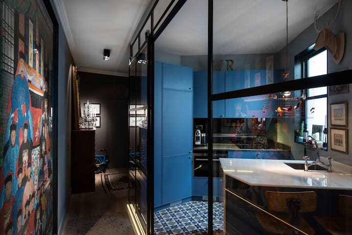 Penthouse with amazing views!