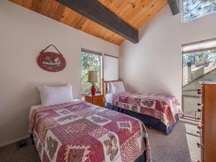 سريران مزدوجان جديدان من رغوة الذاكرة في المستوى المتوسط.