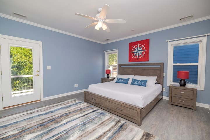 ძირითადი სართული: მთავარი საძინებელი 1 — 193x203 სმ ზომის საწოლითა და 32‑დუიმიანი ტელევიზორით (firestick).