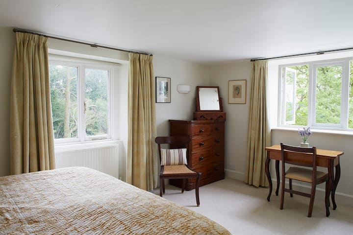 غرفة نوم مزدوجة في الطابق الأول 