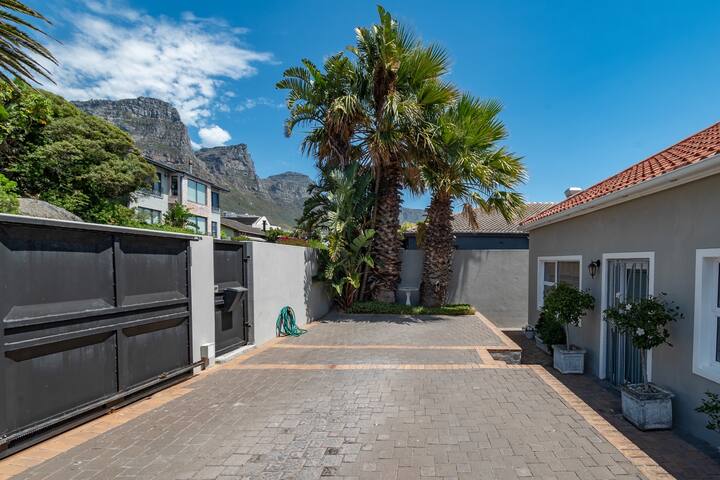 Bakoven House – 100m to beach! gallery image 3