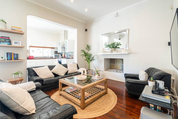 Bakoven House – 100m to beach! gallery image 2