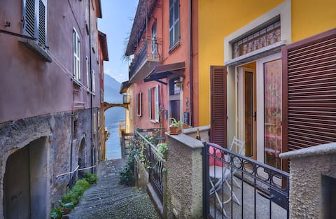 Top performing Airbnb: "Annina's House" Historic Centre VARENNA Lake Como in Varenna