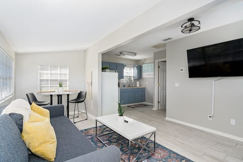 Top performing Airbnb: *Modern* Guesthouse steps to Lake Hollingsworth in Lakeland