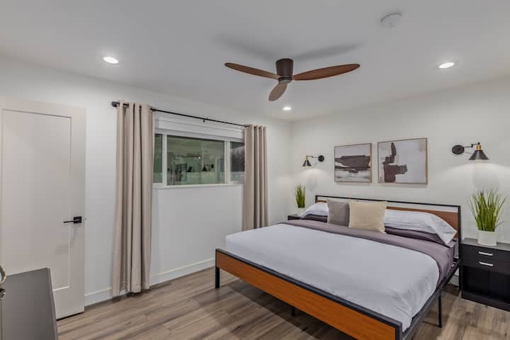 غرفة النوم الرئيسية - سرير كبير