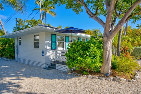 Islamorada bungalow 2 bed & pool