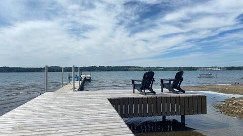 Level lakefront 2 mi to village