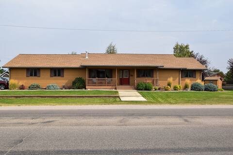 Spacious Home - Near Fergus High