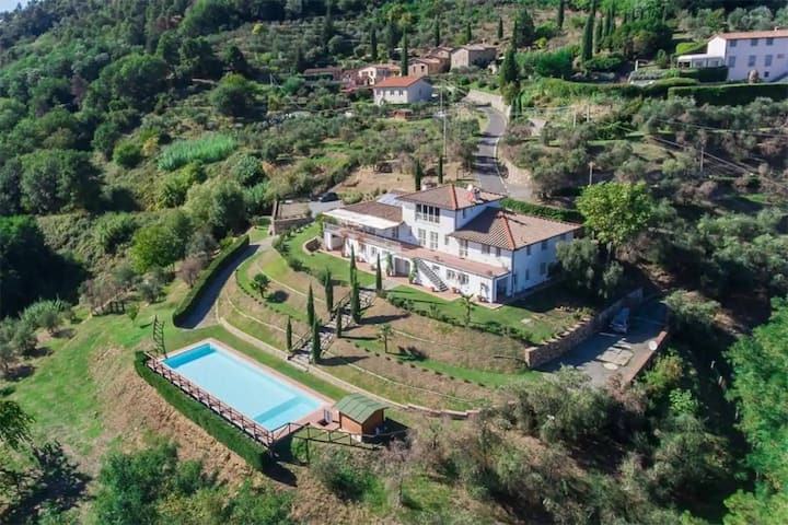 Villa Moderna Con Vista - Italie