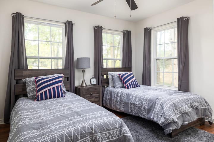 غرفة النوم (5) سريران مزدوجان