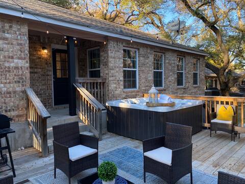 Luxury Hot Tub in San Antonio- 6 Bds- private