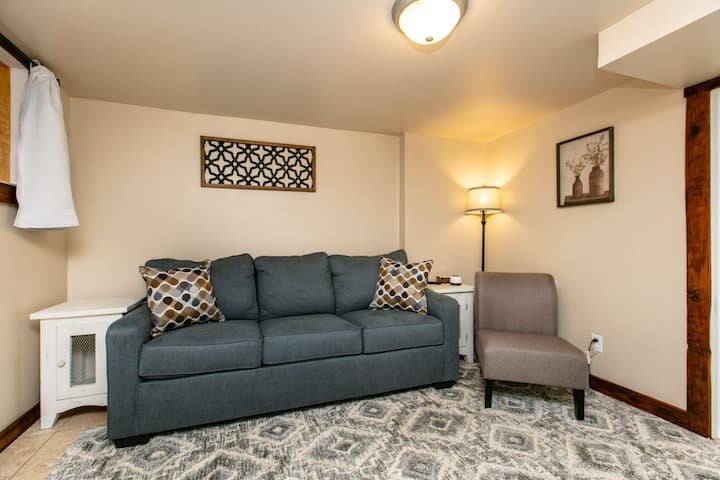 Lovely Private Apt W/ Hot Tub & King - Asheville, NC