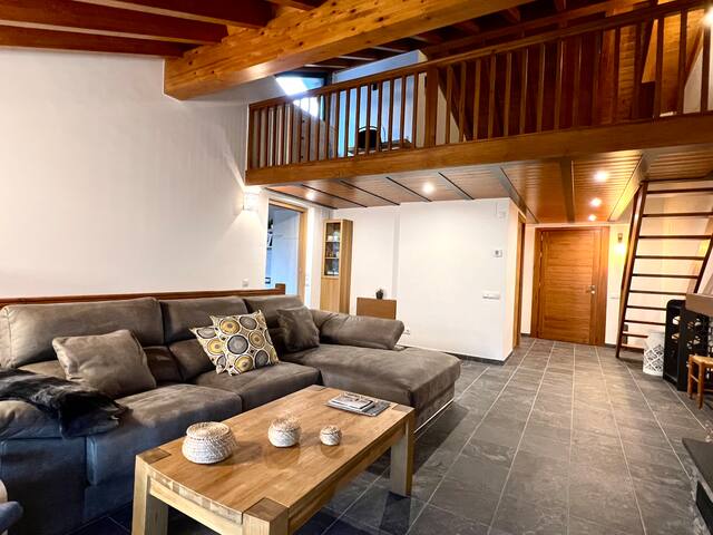 L’AMFITRIONA managed Airbnb listing 1