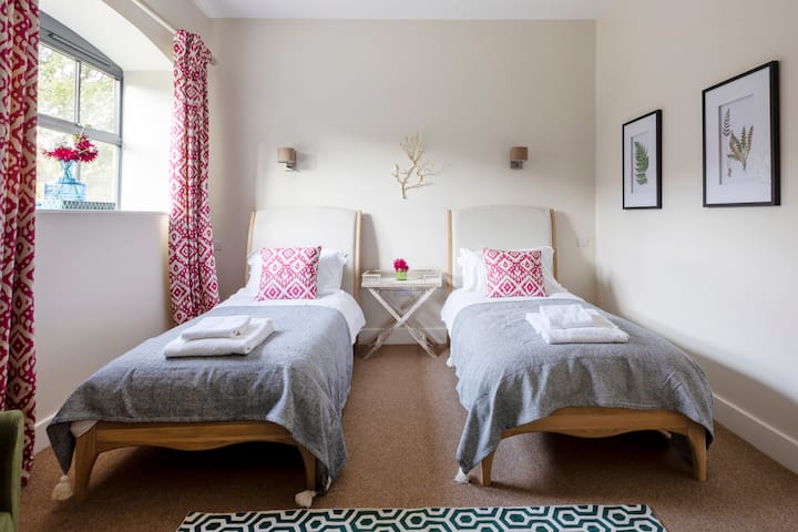 غرفة النوم 2