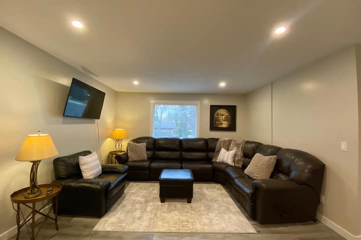 East Side 5 Bedroom Home With Suite & Garage Incl - Saskatoon