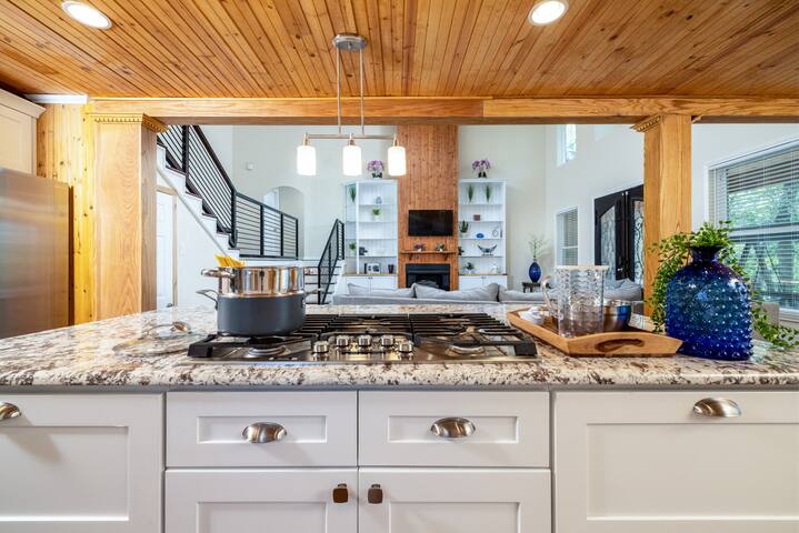 Oakhurst Hillside Scenery 5 Mins from Downtown FW! gallery image 4