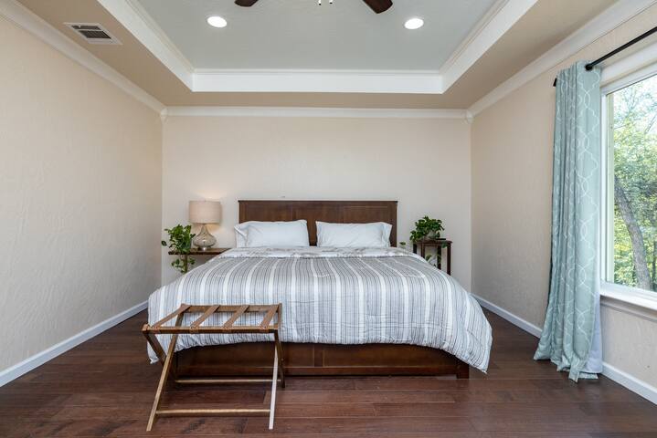 Oakhurst Hillside Scenery 5 Mins from Downtown FW! gallery image 5