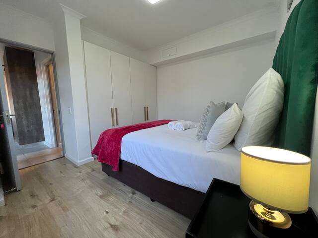 Woodys N Brooks Luxurious Apartments 7 gallery image 2