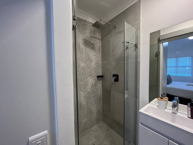 Woodys N Brooks Luxurious Apartments 7 gallery image 5