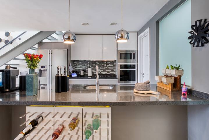 2Br Jacuzzi Art Penthouse | Panoramic view gallery image 4