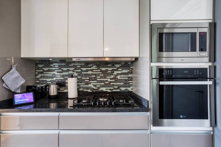 2Br Jacuzzi Art Penthouse | Panoramic view gallery image 5