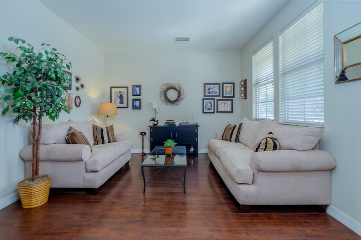 Charming 3200+ Sqft 4 Bedroom That Sleeps 10 - Sun City, AZ