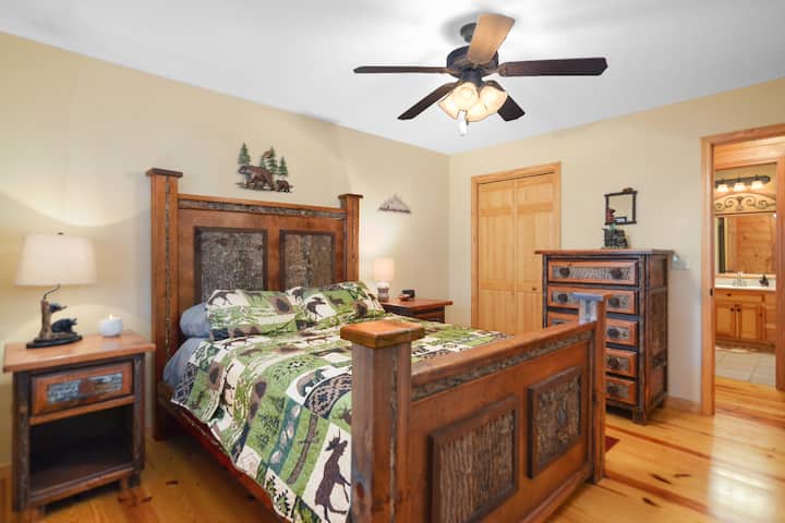 Главен кат - главна спална соба (брачен кревет)