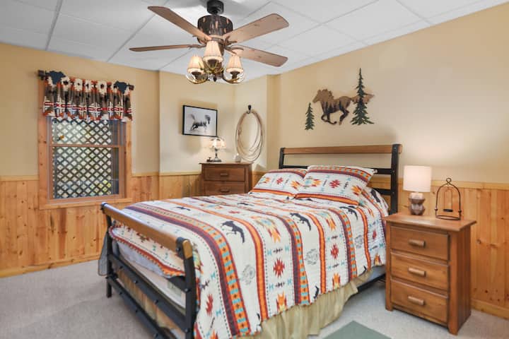 Спална соба со коњи (брачен кревет)