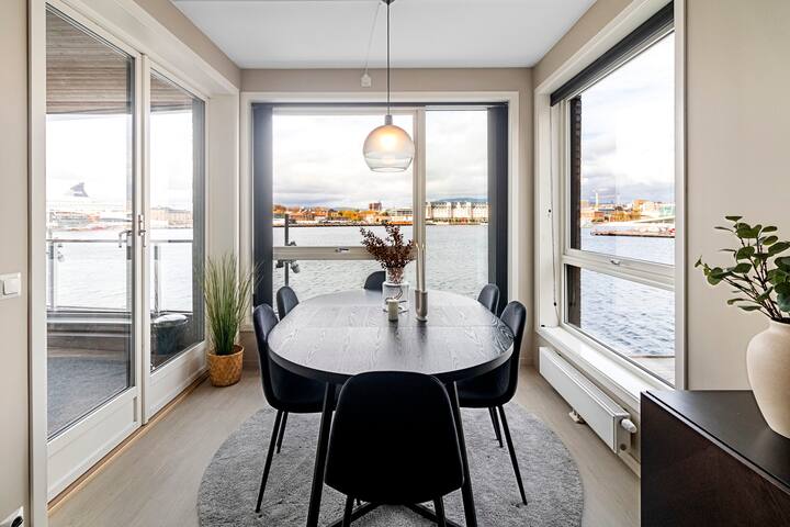 Luxury 2BR Waterfront Apt close to Central Station gallery image 4